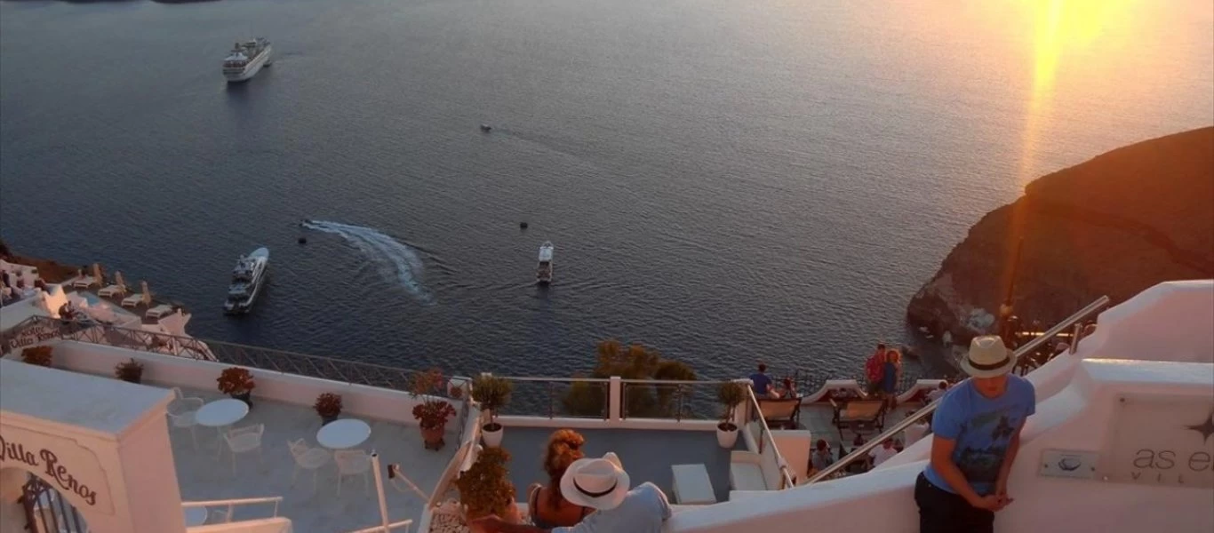 Ο κορωνοϊός «σκοτώνει» τον ελληνικό τουρισμό - 678 εκατ. τα έσοδα στο πρώτο εξάμηνο έναντι 5,4 δισ. ευρώ πέρσι